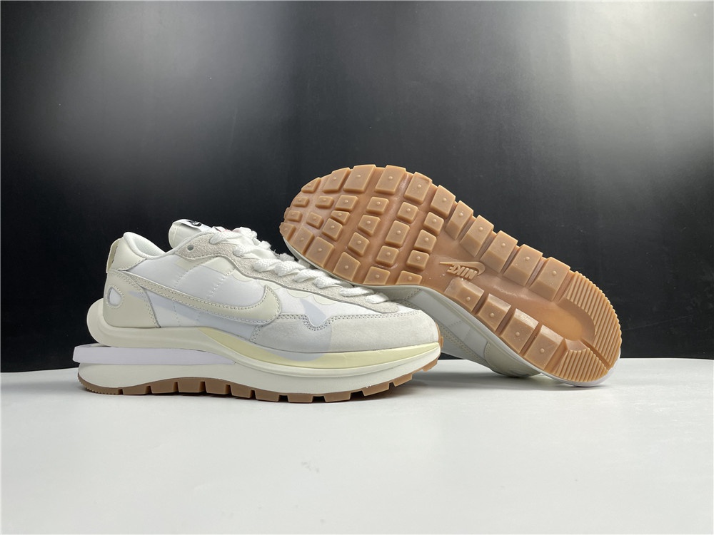 sacai x Nike VaporWaffle 3.0 DD1875-100